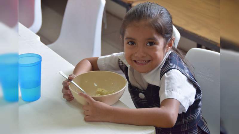 DIF Michoacán apoya con alimentos a familias damnificadas por lluvias 