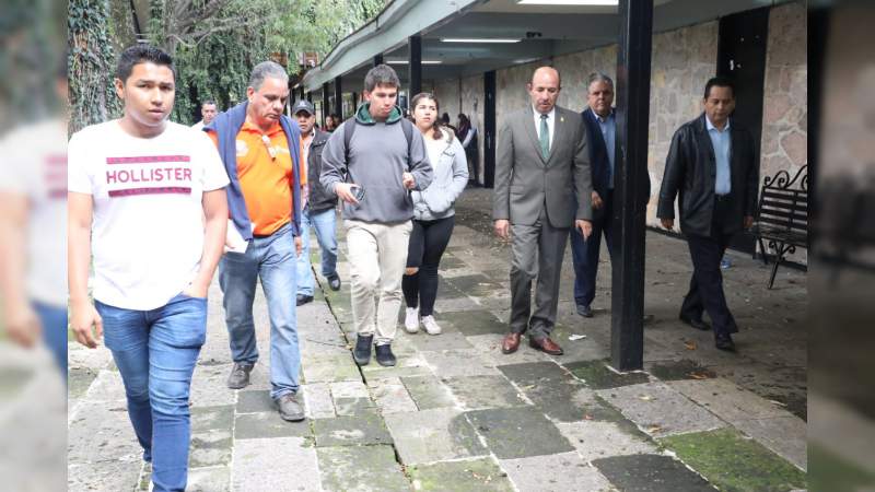 Secretario de educación inicia visita a Escuelas Normales. Se reúne con normalistas de la ENUF 