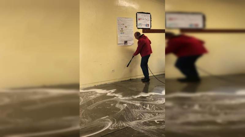 Realiza SEE, faenas de limpieza en escuelas afectadas por inundaciones - Foto 0 