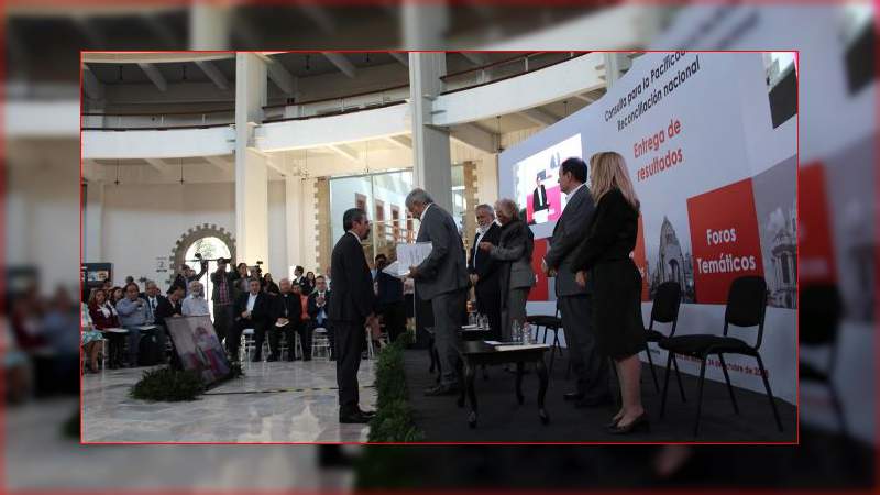 Entrega UMSNH resultados del Foro Escucha sobre Pacificación, realizado en la Casa de Hidalgo 