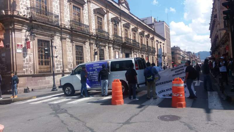 SUEUM cierra vialidades en Morelia 