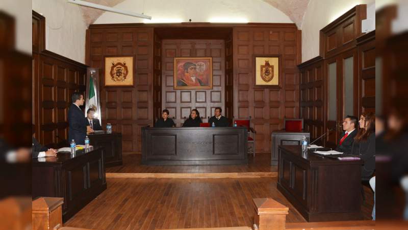 En puerta última fecha de aplicación del examen de titulación EGEL en la Facultad de Derecho de la UMSNH 