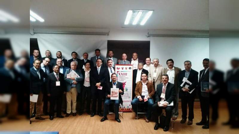Condecoran al Doctor Muñoz en el marco del XXIII Congreso Internacional de Cirugía Taurina - Foto 1 