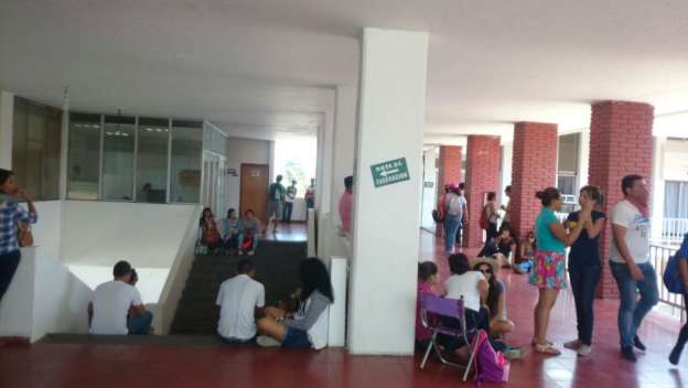 Toman normalistas Ayuntamiento de Lázaro Cárdenas, Michoacán - Foto 1 