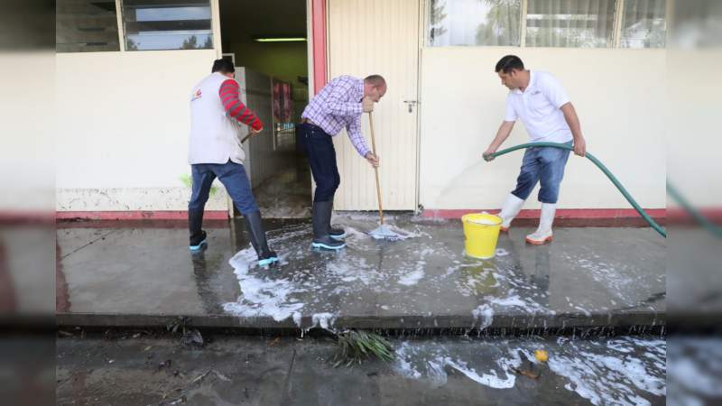 Secretario de educación y normalistas limpian juntos Escuela Normal de Educadoras 