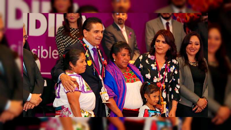 Solo 3 de cada 10 jóvenes de origen indígena cursan una licenciatura en Michoacán   