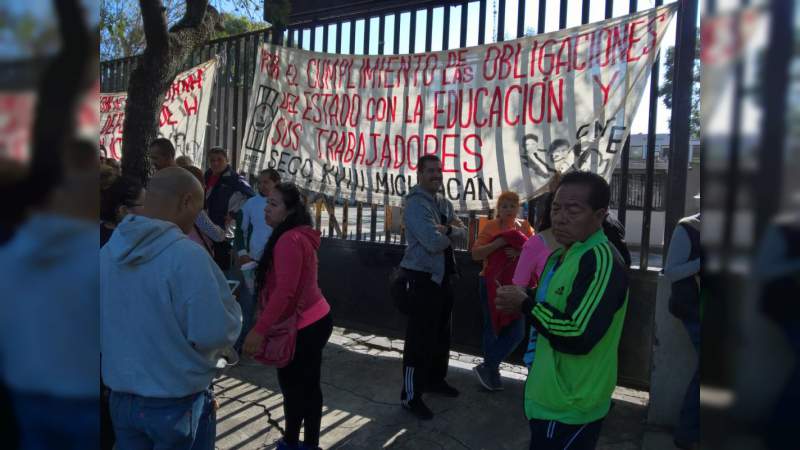 CNTE se manifiesta en la Secretaría de Finanzas  