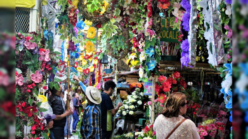 Por el Día de Muertos Los mercados están convertidos en florestas - Foto 1 
