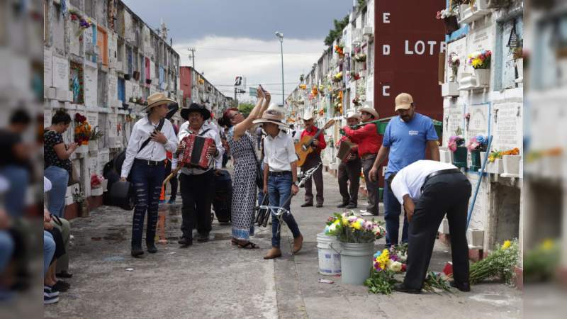 Con gran orden se llevan a cabo las actividades de “Noche de Muertos” en Panteón Municipal - Foto 0 