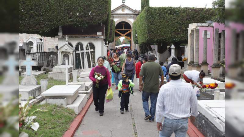 Con gran orden se llevan a cabo las actividades de “Noche de Muertos” en Panteón Municipal - Foto 1 