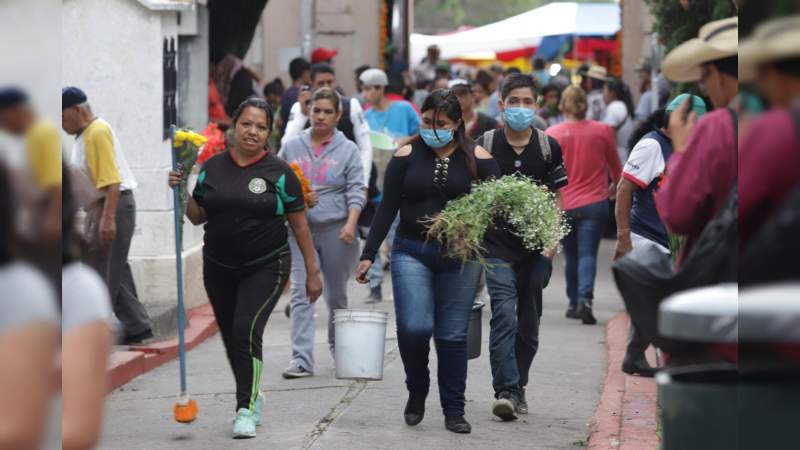 Con gran orden se llevan a cabo las actividades de “Noche de Muertos” en Panteón Municipal - Foto 3 