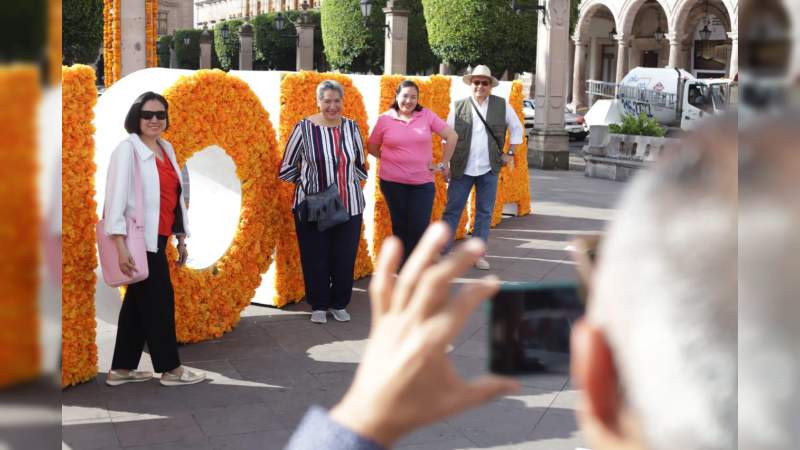 Más de 150 mil personas disfrutaron del reencuentro con las ánimas en la Noche de Muertos en Morelia  - Foto 1 