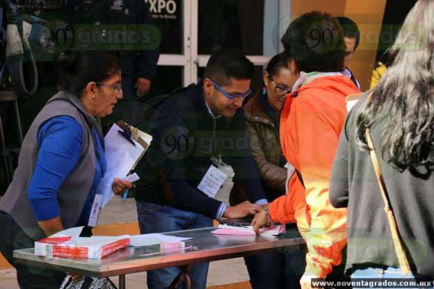 Maestros michoacanos acuden a evaluarse  - Foto 0 