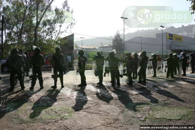 Maestros michoacanos acuden a evaluarse  - Foto 2 
