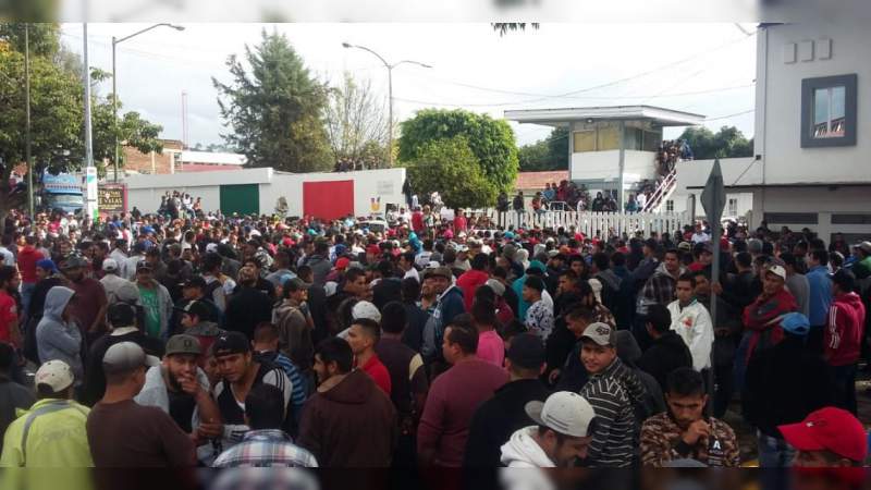 Jornaleros se manifiestan en la alcaldía de Uruapan 