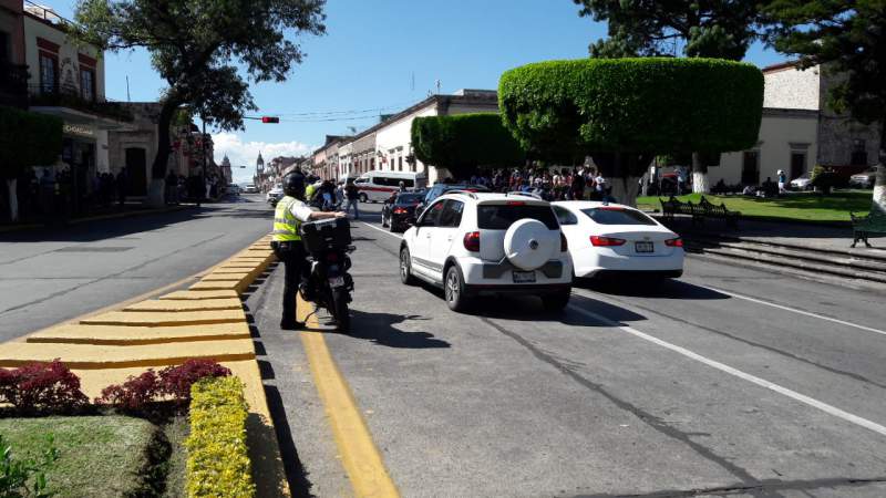 Normalistas liberan vialidades en Morelia 