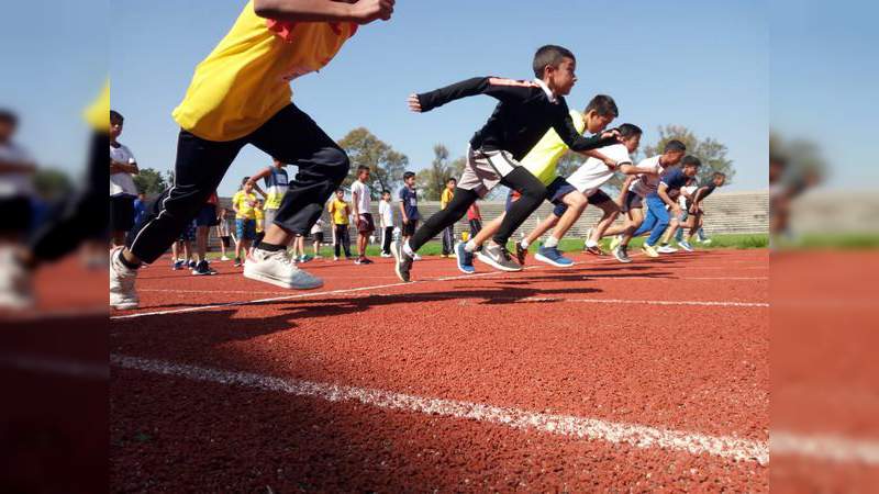 Alumnos de educación básica participan en Promocional de Atletismo 