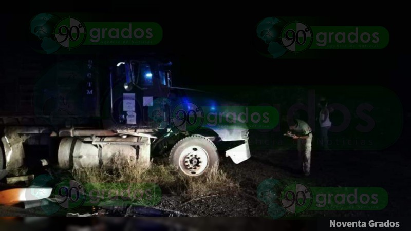 Chocan autobús y camión en la Autopista Siglo XXI; seis heridos y un muerto - Foto 0 