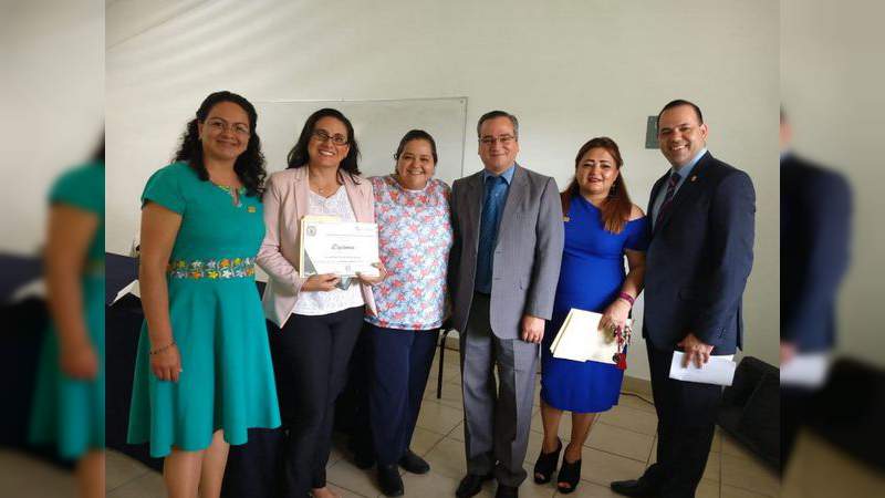 La tutoría es un acto de donación personal hacia el alumno: Jaime Espino Valencia - Foto 1 