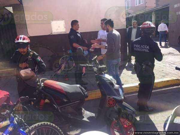 Heridos dos estudiantes tras ser arrollados por vehículo en Zamora, Michoacán - Foto 1 