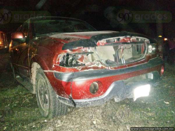Becerro provoca múltiple accidente vial en carretera de Morelia - Foto 1 