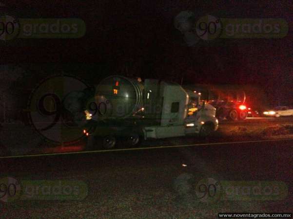 Becerro provoca múltiple accidente vial en carretera de Morelia - Foto 8 