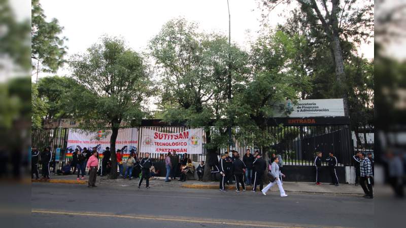 FESEMSS se manifiesta en la Secretaría de Finanzas 