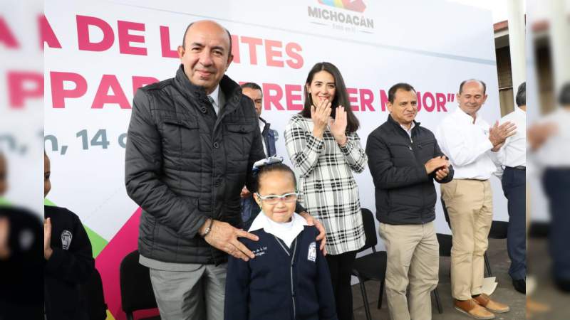 Entrega SEE lentes a 2 mil 700 estudiantes michoacanos - Foto 0 