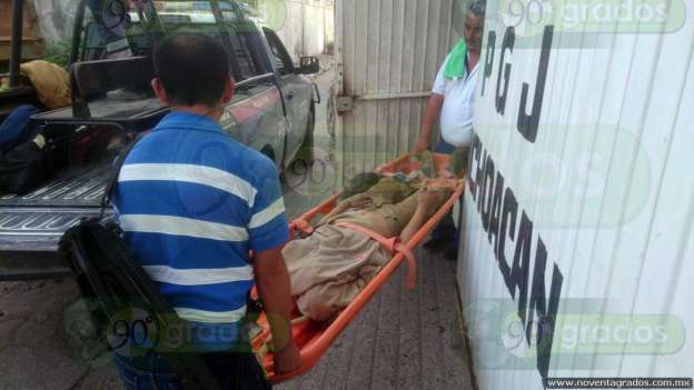 Un muerto y dos heridos, saldo de volcadura de camión en Lázaro Cárdenas, Michoacán - Foto 2 