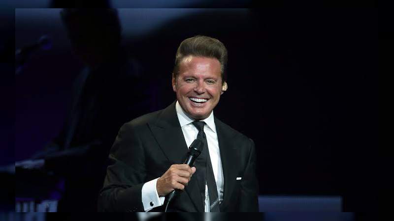 Abuchean a Luis Miguel por no asistir a los Latin Grammy 