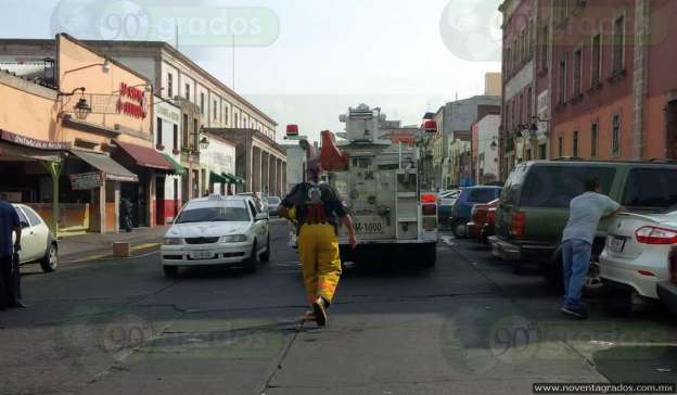 Evacúan escuela por fuerte olor a gas, en pleno Centro Histórico de Morelia - Foto 1 