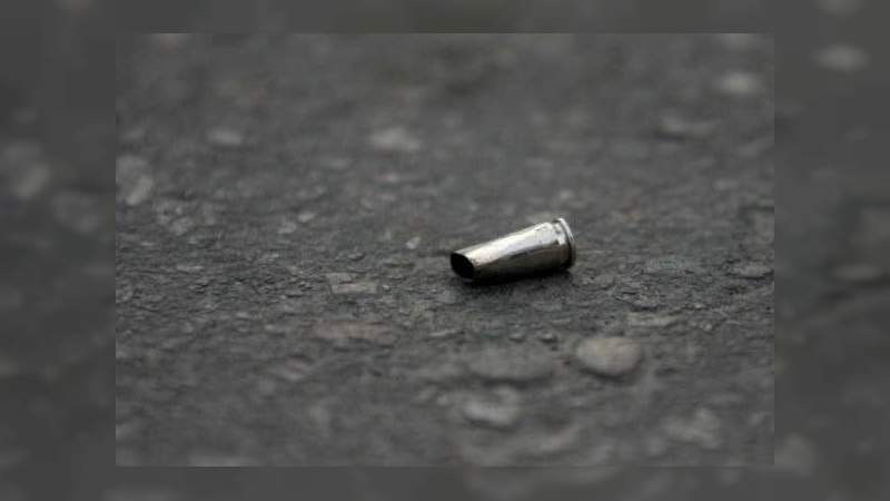 Muere policía baleado por su compañero en Ecuandureo, Michoacán 