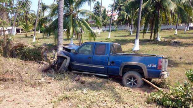 Tres heridos tras chocar contra palmera en Lázaro Cárdenas, Michoacán - Foto 4 
