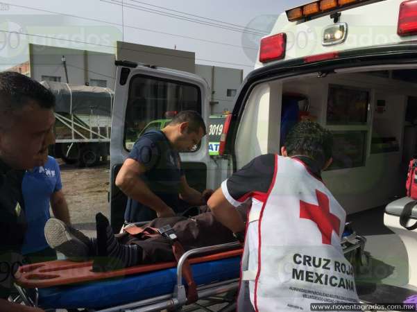Se estrella camioneta contra camión en Zamora, Michoacán; hay dos heridos - Foto 4 