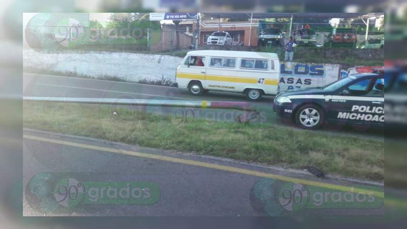 Patrulla de la Policía se estrella contra un vehículo y una vivienda en Zitácuaro - Foto 4 
