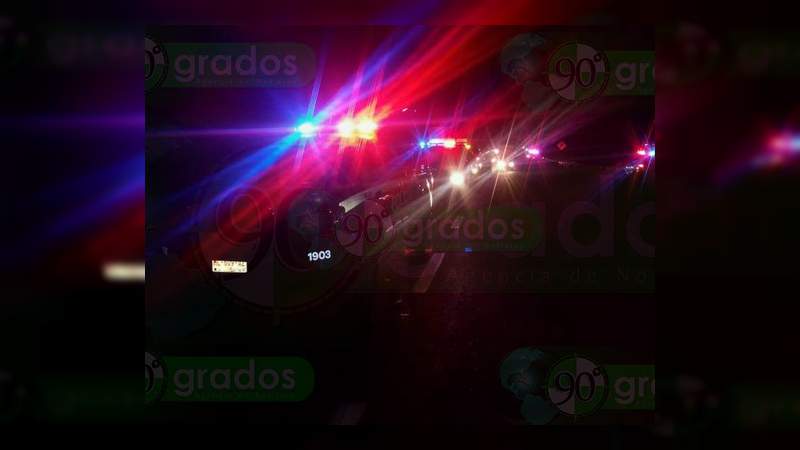 Policía recupera vehículos y reapertura carreteras en Zitácuaro - Foto 1 