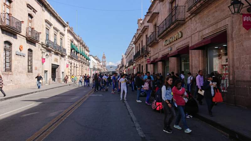 Nuevamente SUEUM bloquea vialidades en Morelia - Foto 0 