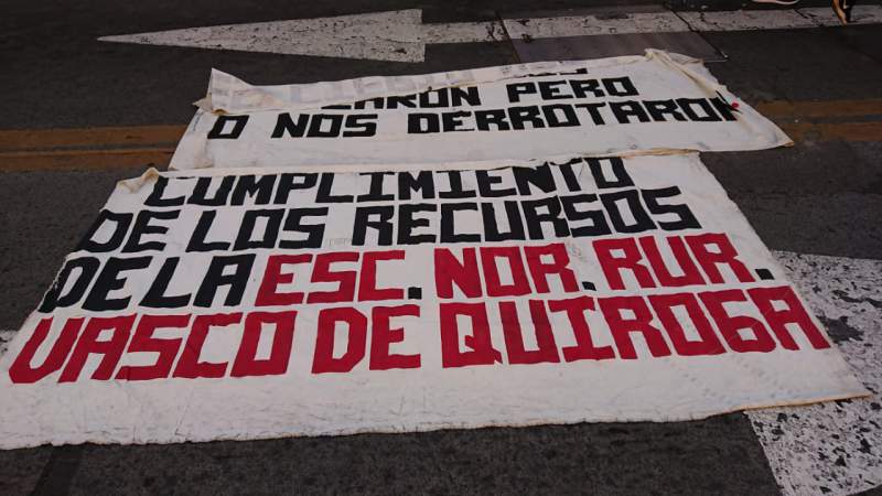 Nuevamente SUEUM bloquea vialidades en Morelia - Foto 2 
