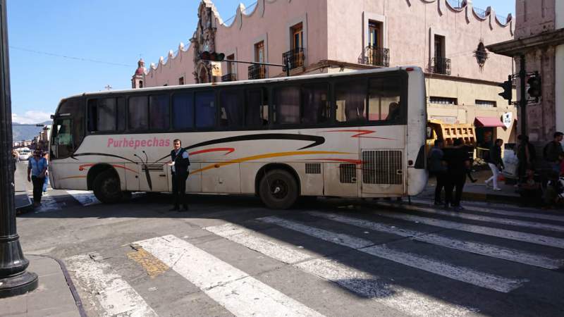 Nuevamente SUEUM bloquea vialidades en Morelia - Foto 3 