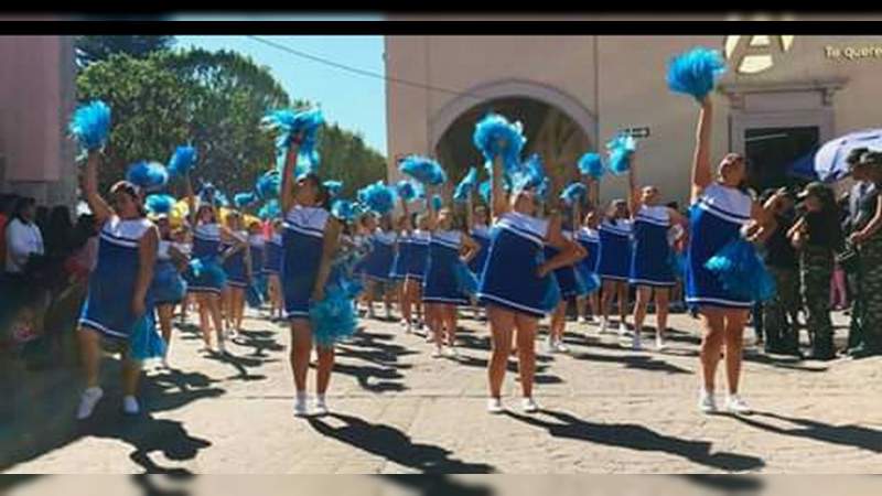 Alumnos del colegio de Bachilleres #30 participan en desfile en Maravatío - Foto 1 