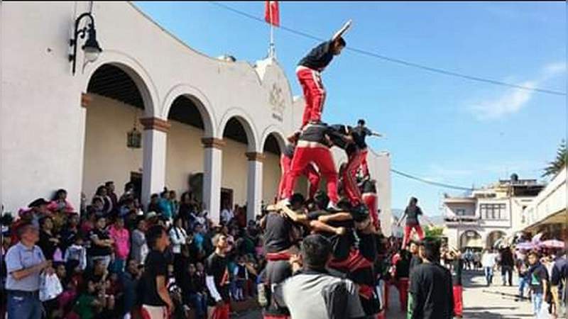 Alumnos del colegio de Bachilleres #30 participan en desfile en Maravatío - Foto 4 
