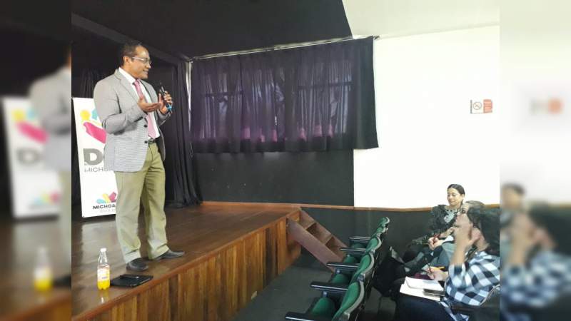 Previene DIF Michoacán sobre Trastornos de Alimentación en Adolescentes 