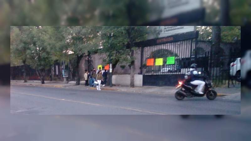 Cococam y Telebachillerato Michoacán bloquean vialidades en Morelia 