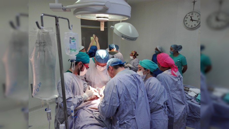 Reabren modernos quirófanos en el Hospital General de Uruapan “Dr. Pedro Daniel Martínez” 