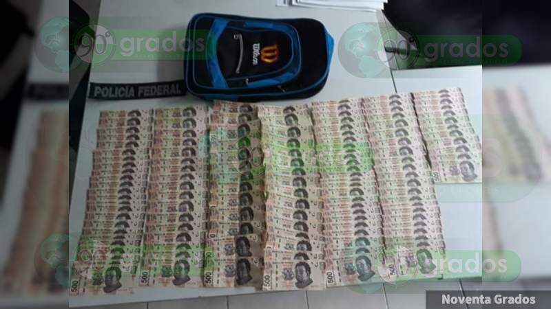 Golpean y detienen a tres de CDMX con 70 mil en billetes falsos, sobre la Chilpancingo - Acapulco, en Guerrero  - Foto 1 