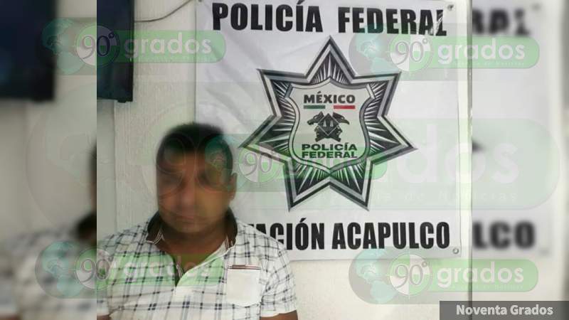 Golpean y detienen a tres de CDMX con 70 mil en billetes falsos, sobre la Chilpancingo - Acapulco, en Guerrero  - Foto 4 
