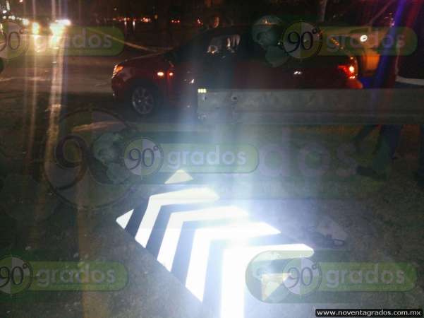 Daños materiales deja choque entre vehículos en Morelia - Foto 1 