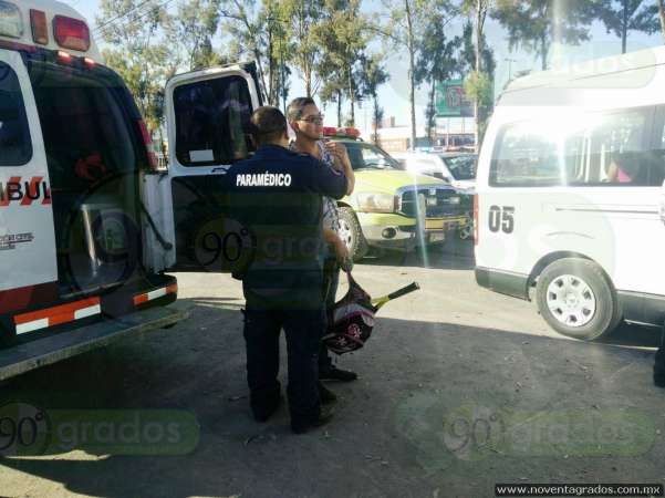 Ocho heridos tras accidentarse combi en Morelia - Foto 4 