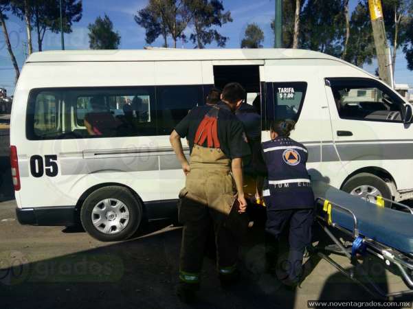 Ocho heridos tras accidentarse combi en Morelia - Foto 5 