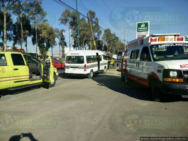 Ocho heridos tras accidentarse combi en Morelia - Foto 6 